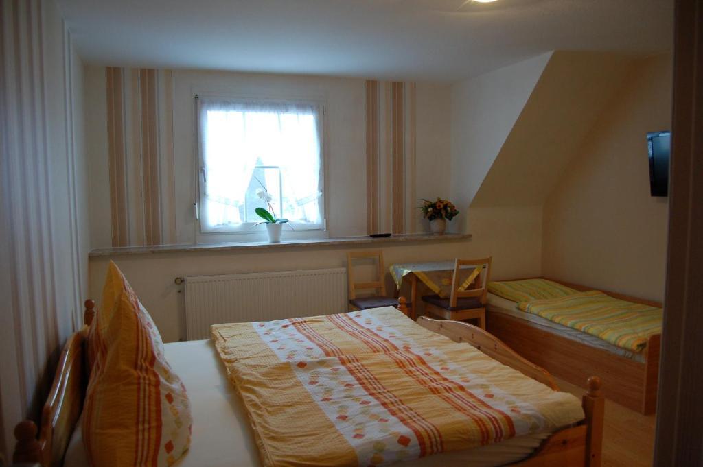 Weingut Klein-Goetz Hotell Bruttig-Fankel Exteriör bild