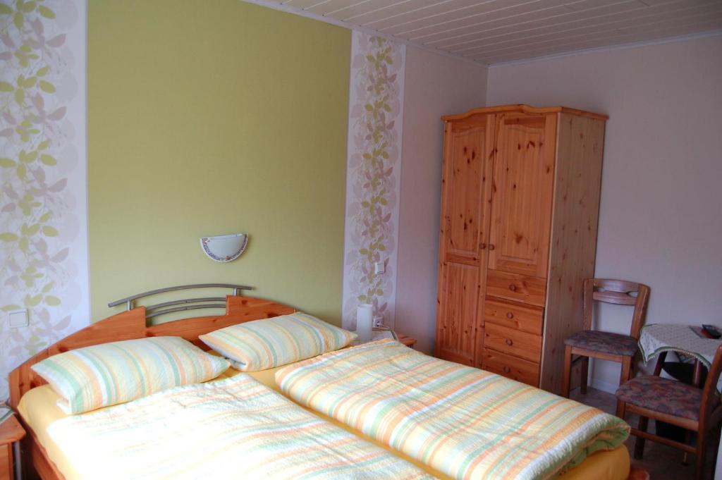 Weingut Klein-Goetz Hotell Bruttig-Fankel Exteriör bild